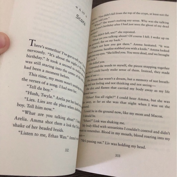 Beautiful Darkness by: Garcia & Stohl paperback book - Picture 3 of 5